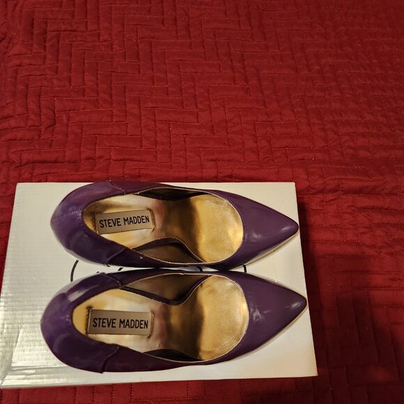 Women's size 7 Steve Madden Purple Patent Pump - Picture 3 of 5